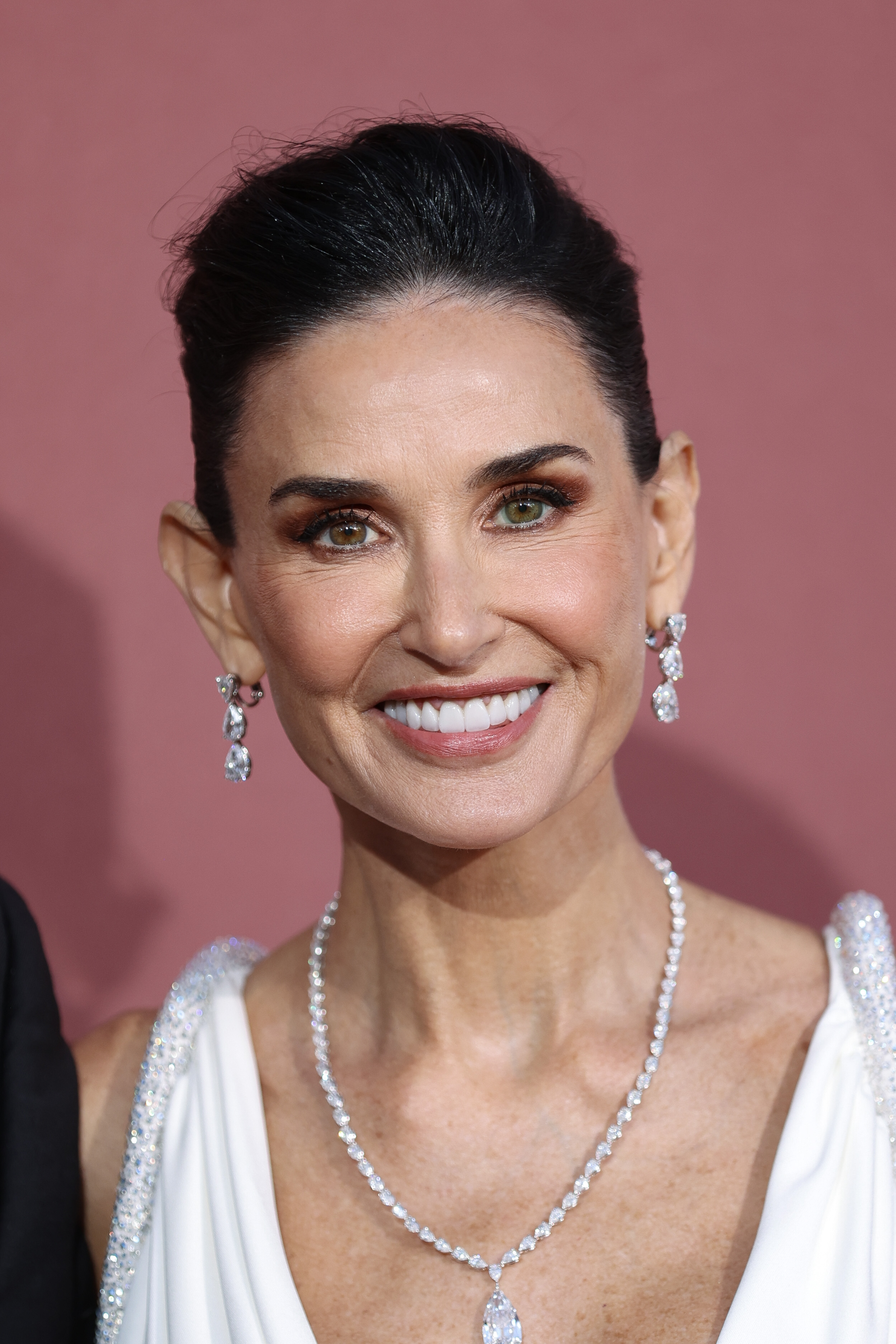 “Demi Moore, 61, Debuts New Sleek Hairstyle After Criticized Long Locks ...