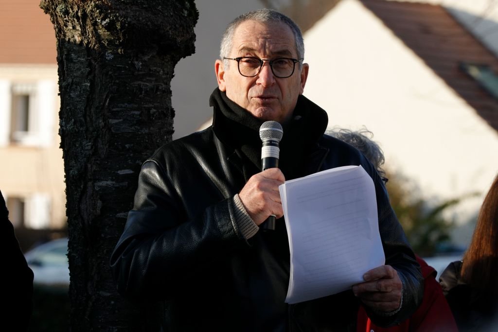 Eric Mouzin, père d'Estelle, regarde lors d'une marche à la mémoire d'Estelle Mouzin, à Guermantes, à l'est de Paris, le 9 janvier 2021. | Photo : Getty Images