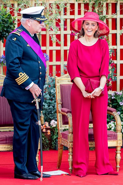Le prince Laurent de Belgique et la princesse Claire de Belgique assistent au défilé militaire lors de la fête nationale belge le 21 juillet 2019 à Bruxelles, en Belgique. | Photo : Getty Images
