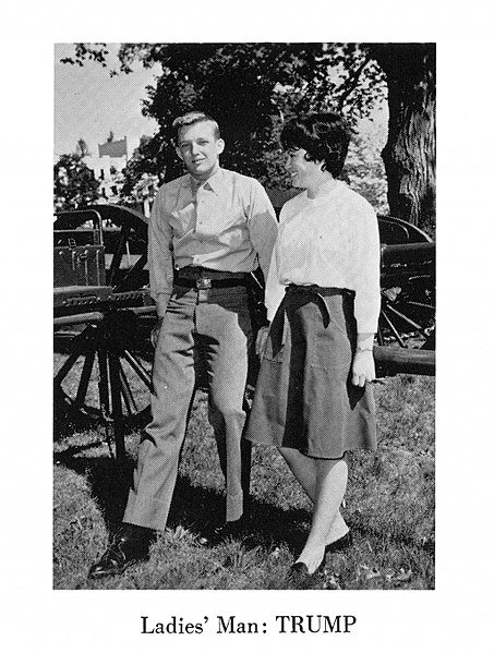 Donald Trump en 1964, surnommé "Homme à femmes". l Source : Wikimedia Commons Donald Trump en 1964, surnommé "Homme à femmes". l Source : Wikimedia Commons