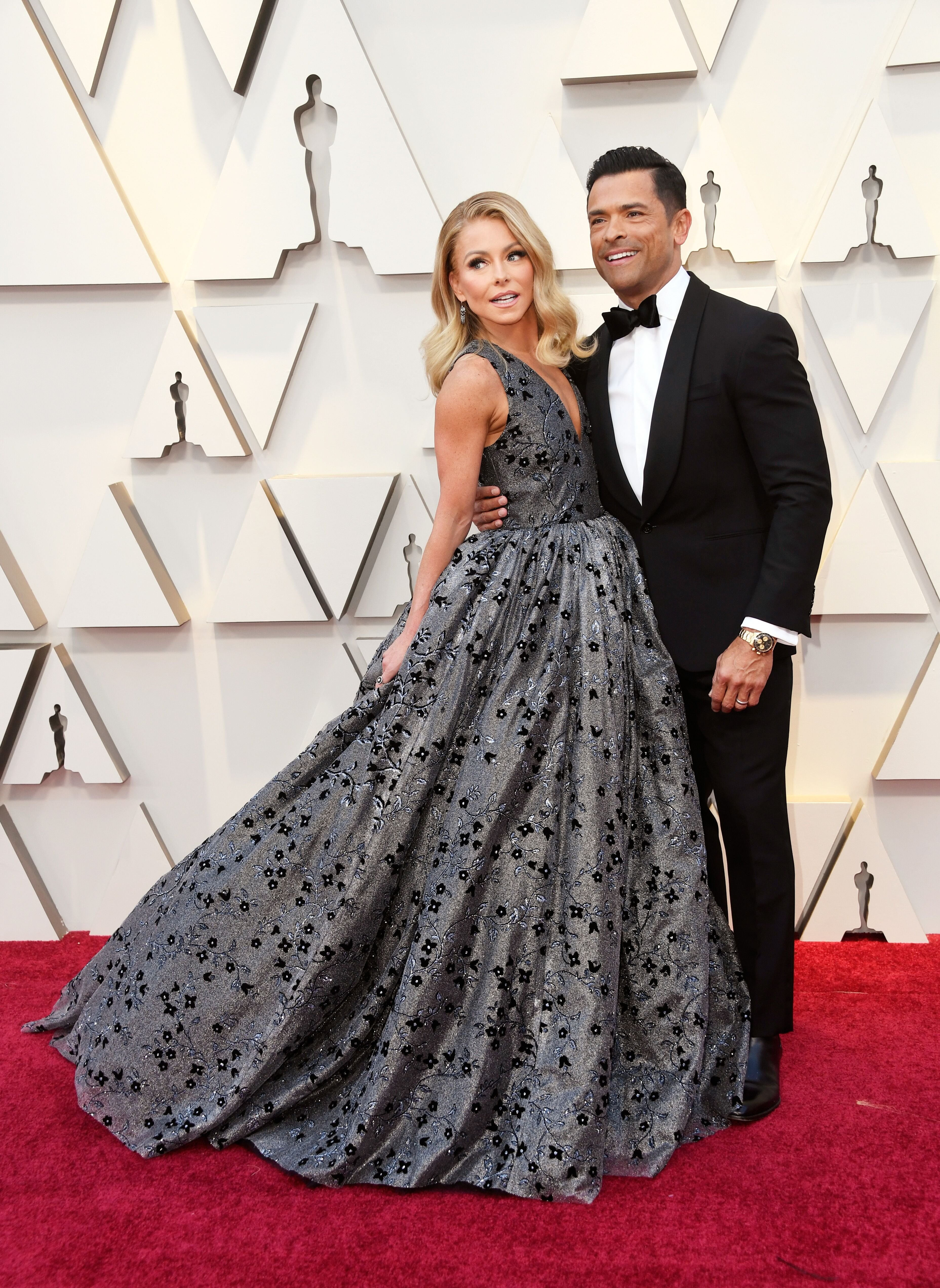 Kelly Ripa and husband Mark Consuelos at the Oscars/ Source: Getty Images