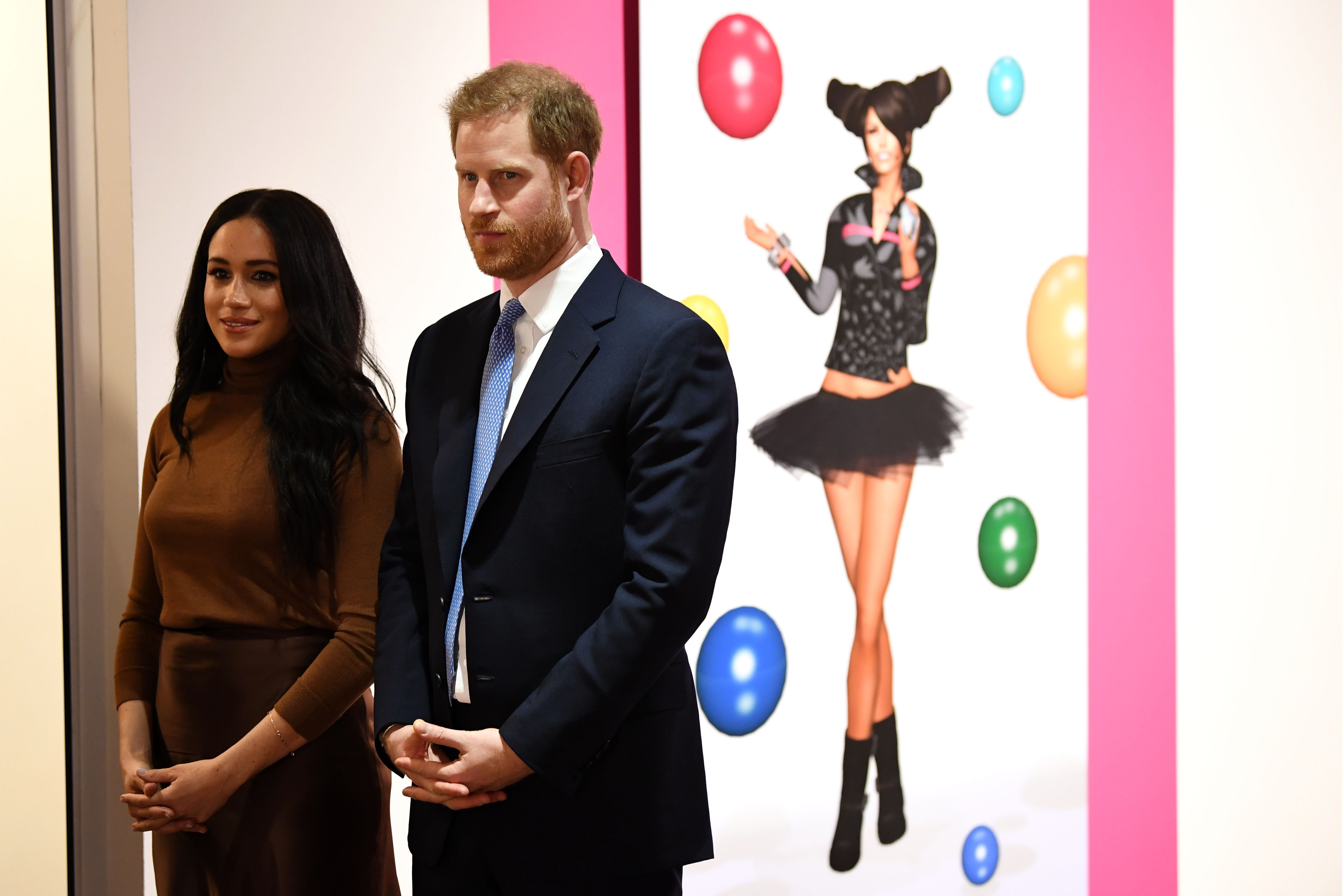 Duchess Meghan and Prince Harry view a special exhibition of art at the Canada Gallery during their visit to Canada House on January 7, 2020, in London, England | Photo: Daniel Leal-Olivas - WPA Pool/Getty Images