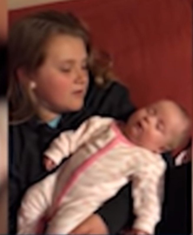 Allie et sa soeur. l Source: YouTube/USA Today Allie et sa soeur. l Source: YouTube/USA Today