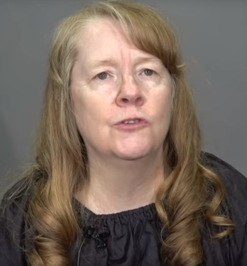 Kim avant sa transformation. l Source: YouTube/MAKEOVERGUY Minneapolis Kim avant sa transformation. l Source: YouTube/MAKEOVERGUY Minneapolis