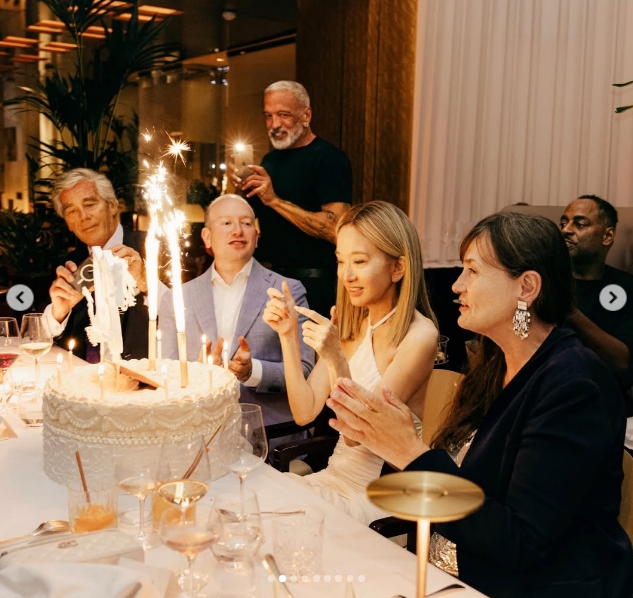She celebrated the occasion with several friends and a fantastic cake at the hotel's restaurant. | Source: Instagram/verawang