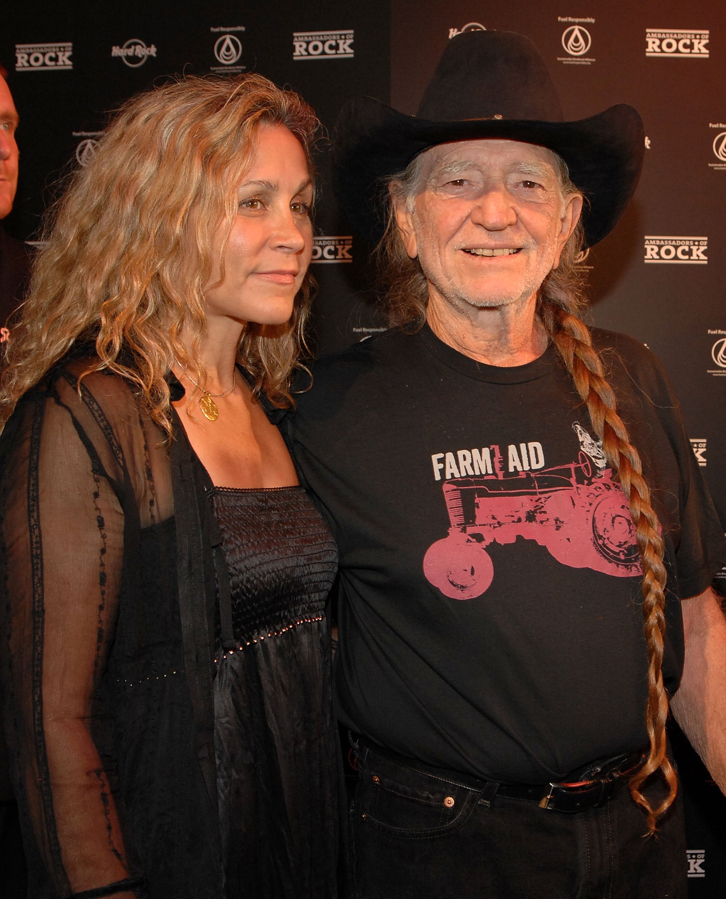 Annie D'Angelo Nelson and Willie Nelson on The Green Carpet at the launch of the Sustainable Biodiesel Alliance on September 10, 2007, in New York | Source: Getty Images
