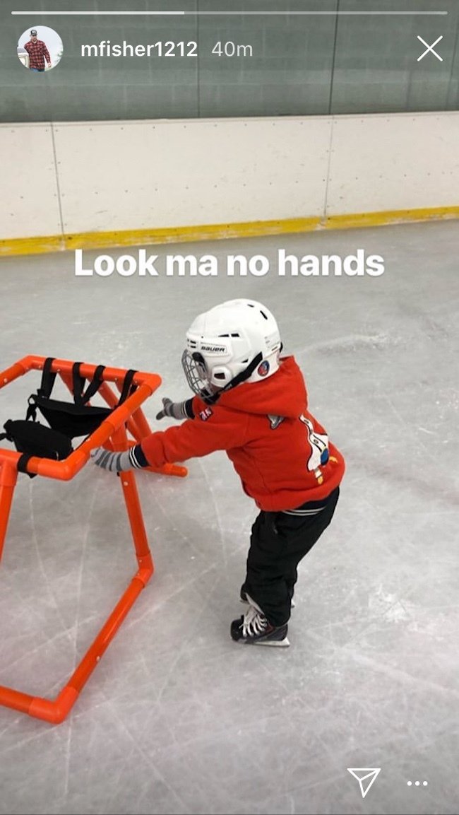 Isaiah on ice. | Photo: Instagram/ Mike Fisher