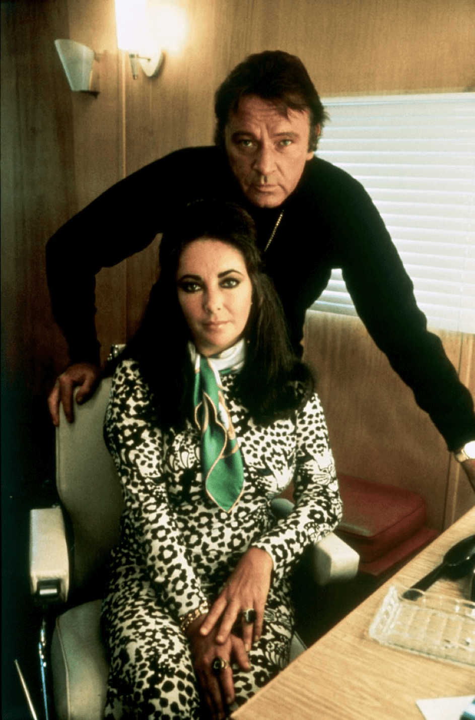 Richard Burton und Elizabeth Taylor im November 1970. | Quelle: Getty Images