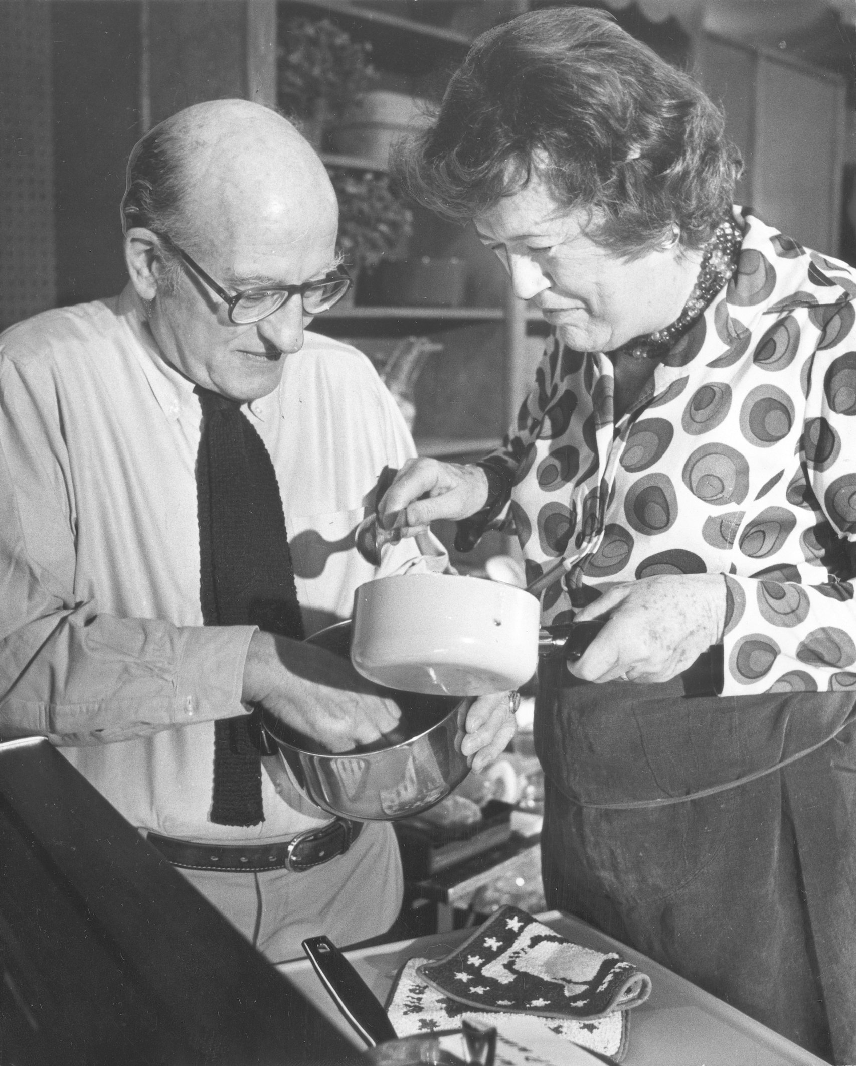 Paul and Julia Child set up for a cooking demonstration at the Shoreham Hotel on April 28, 1976. Photo: Getty Images