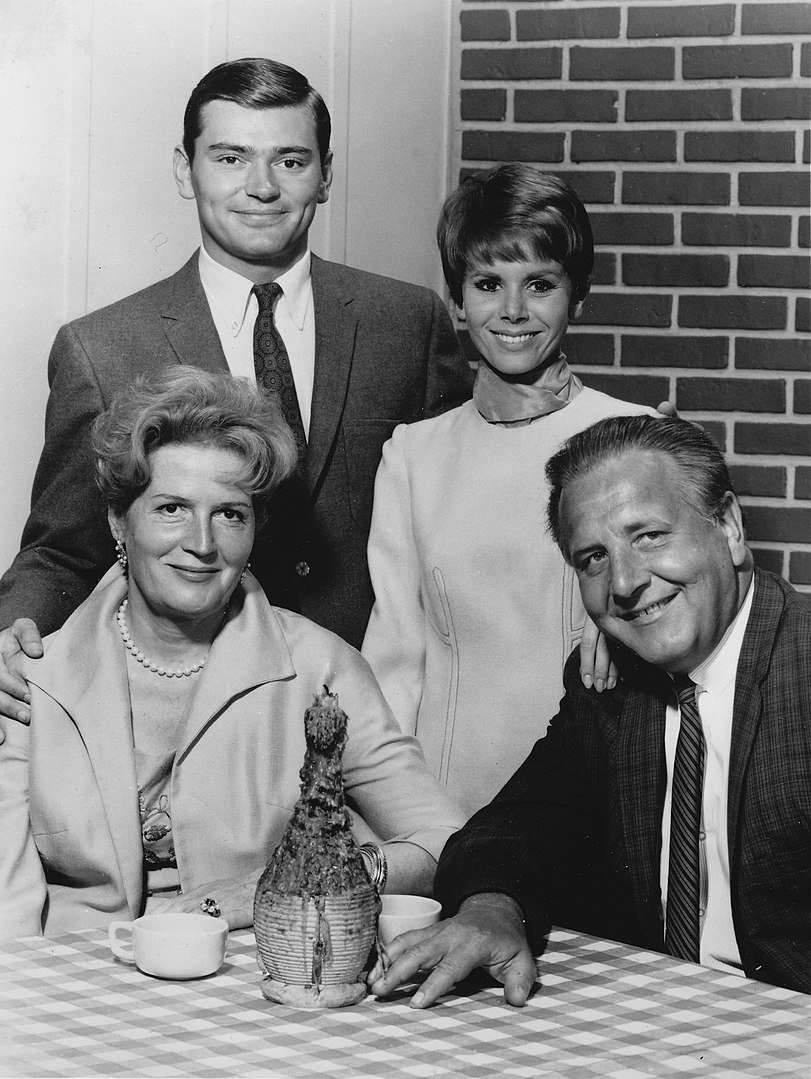 Pete Duel, Judy Carne, Edith Atwater, and Herbert Voland from "Love on a Rooftop" in 1966 | Source: Wikimedia Commons, Public Domain