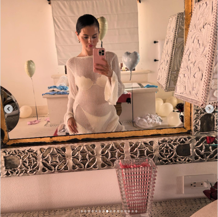 Selena Gomez stands in front of a mirror, from a post dated August 29, 2025 | Source: Instagrm/selenagomez