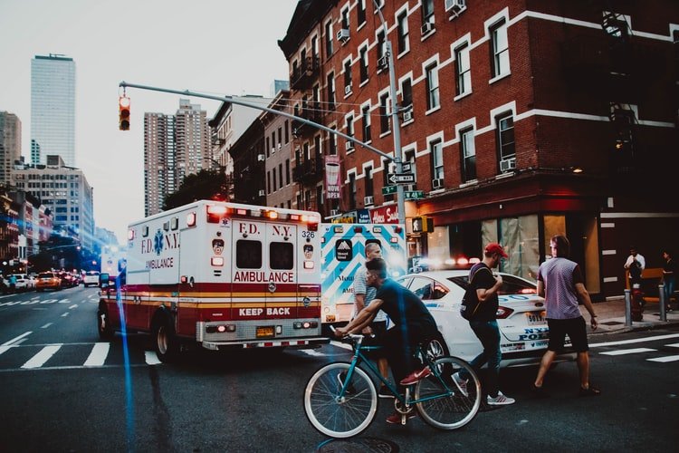 Une voiture d'ambulance. | Photo : Unplash