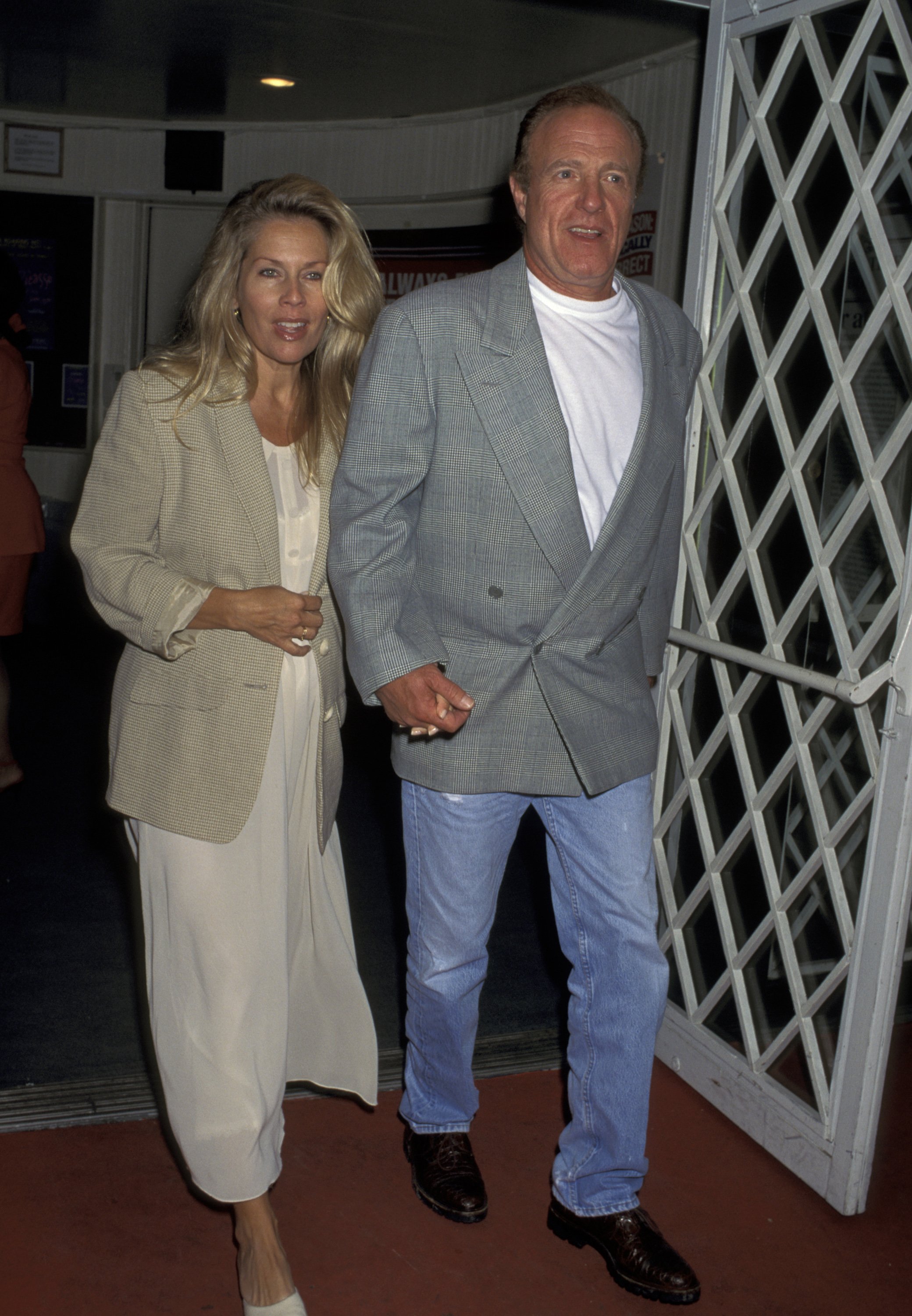 Linda Stokes and James Caan at the opening night of "Jackie Mason: Politically Incorrect" in Beverly Hills, California, on July 18, 1995. | Source: Getty Images