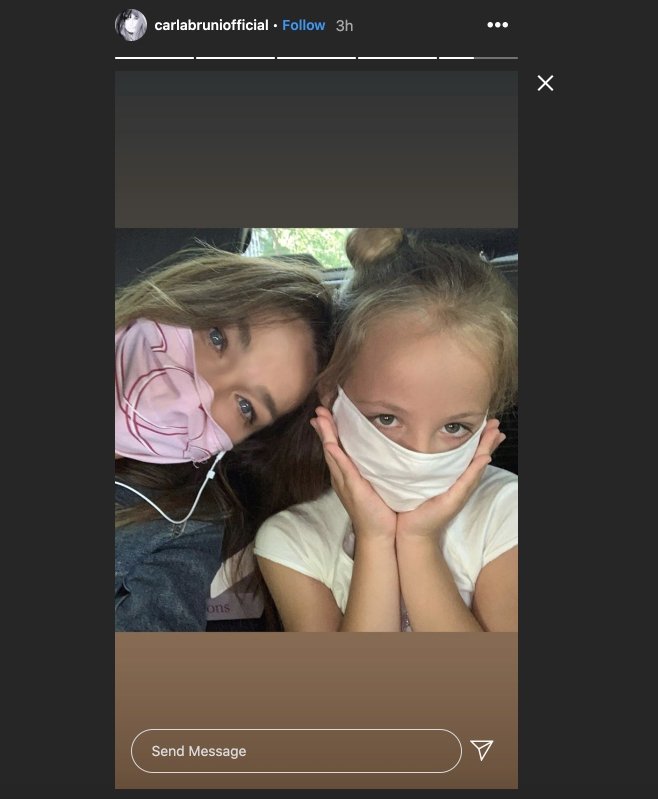 Capture d'écran de la story Instagram de Carla Bruni et sa fille Giulia en ballade à Paris | Photo : Instagram/Carlabruni