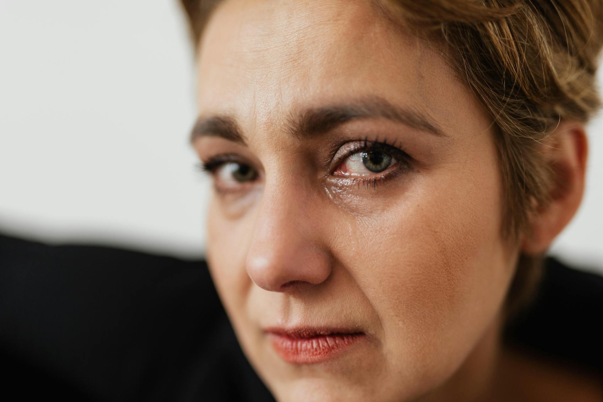 A furious woman staring fiercely | Source: Pexels