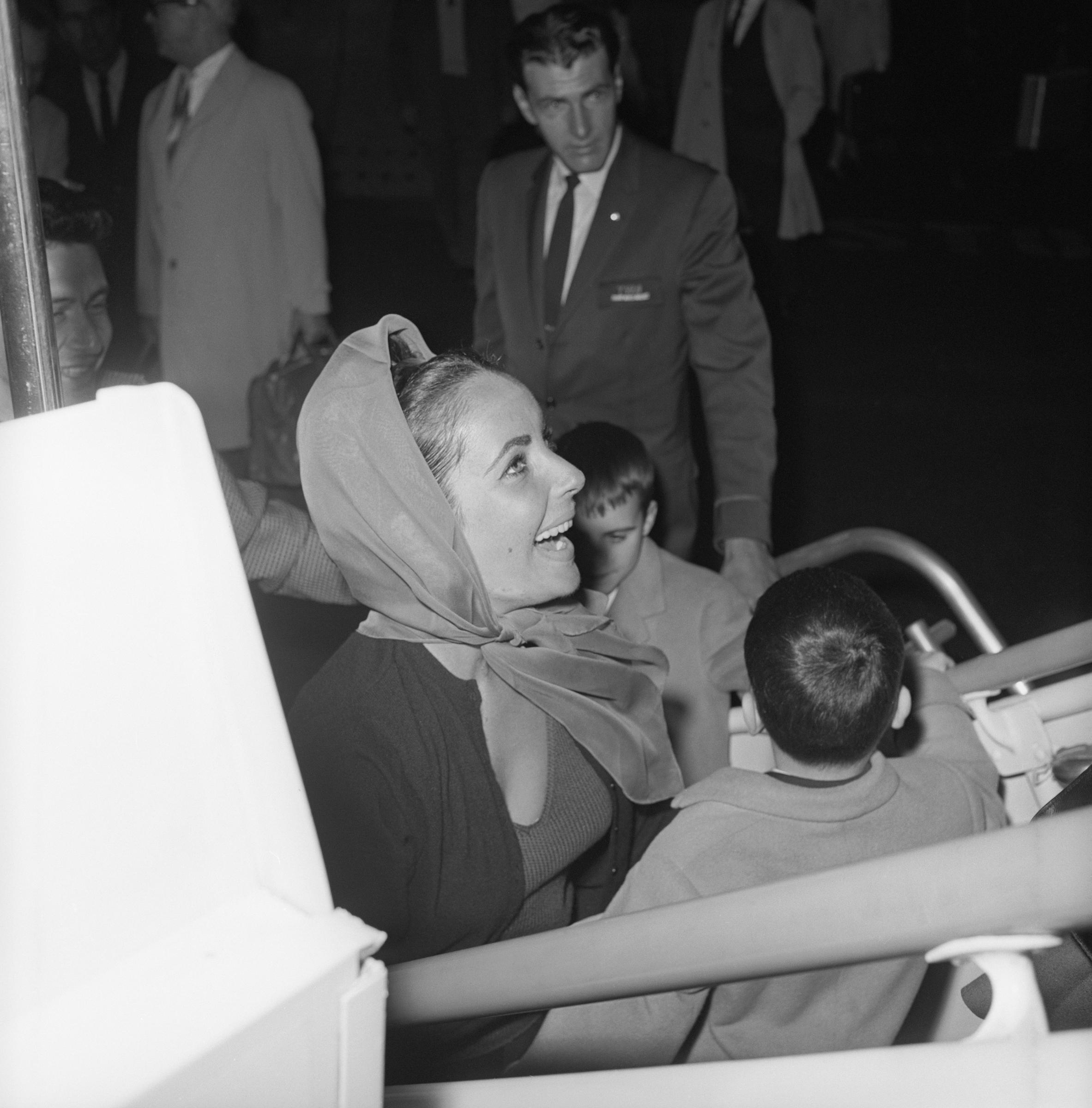 The actress pictured with kids on April 11, 1961 | Source: Getty Images