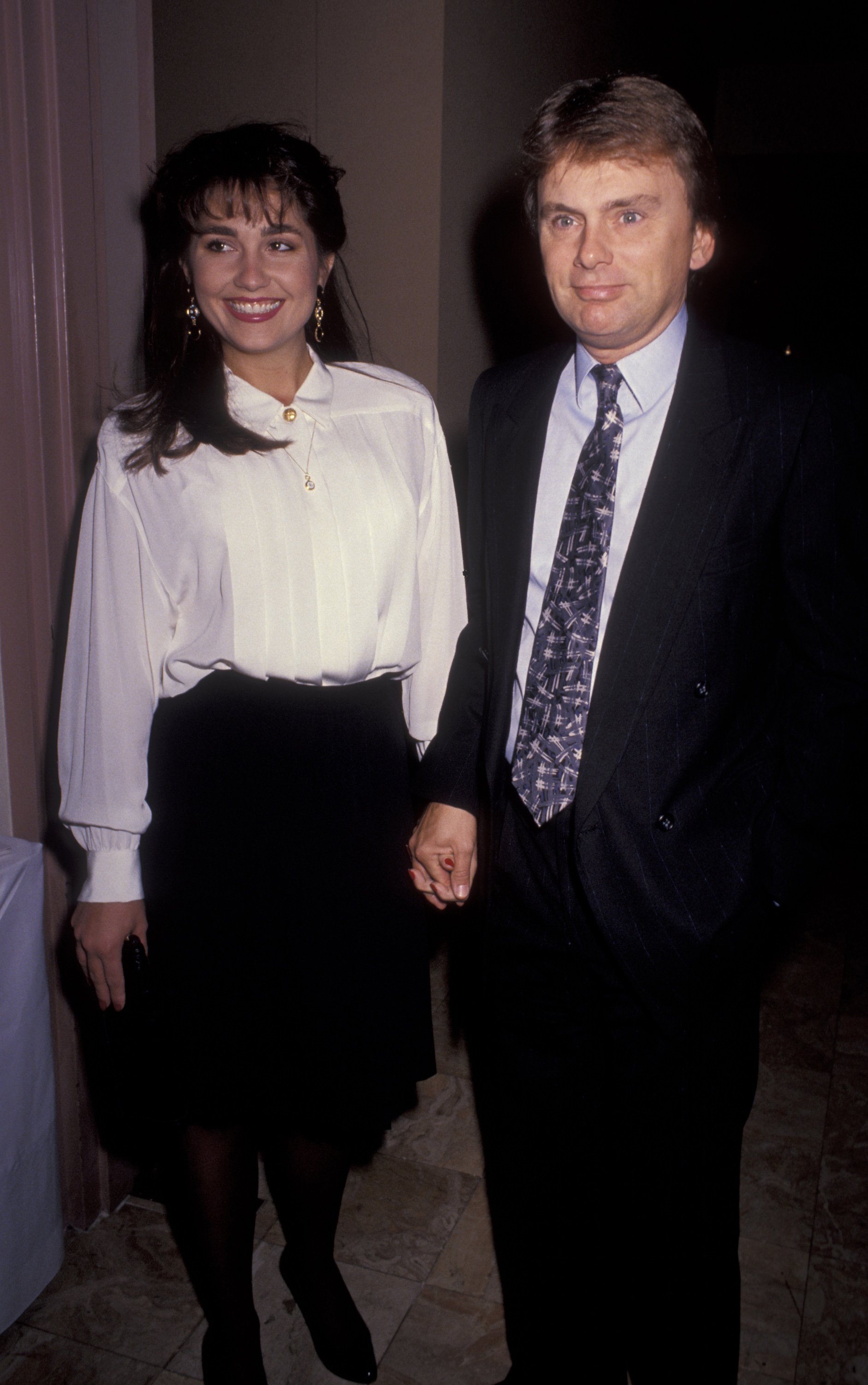 Lesly Brown and Pat Sajak at the "Toys for Tots Benefit" on December 12, 1990, in Beverly Hills, California. | Source: Getty Images