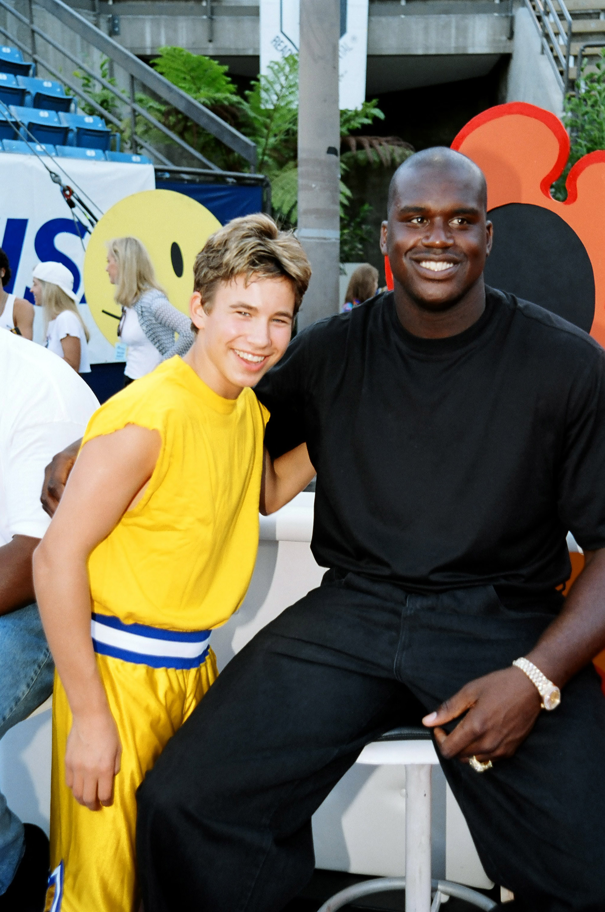 Jonathan Taylor Thomas and Shaquille O'Neal during 1997 MTV Rock 'n Jock Basketball in Los Angeles | Source: Getty Images