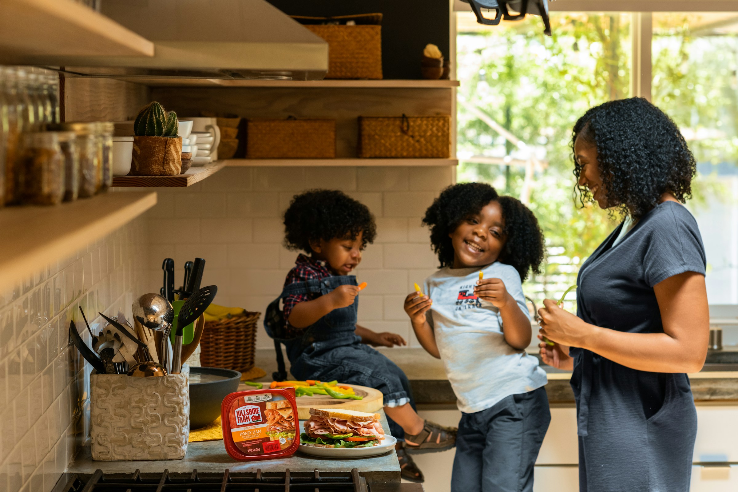 A mother talking to her kids | Source: Unsplash