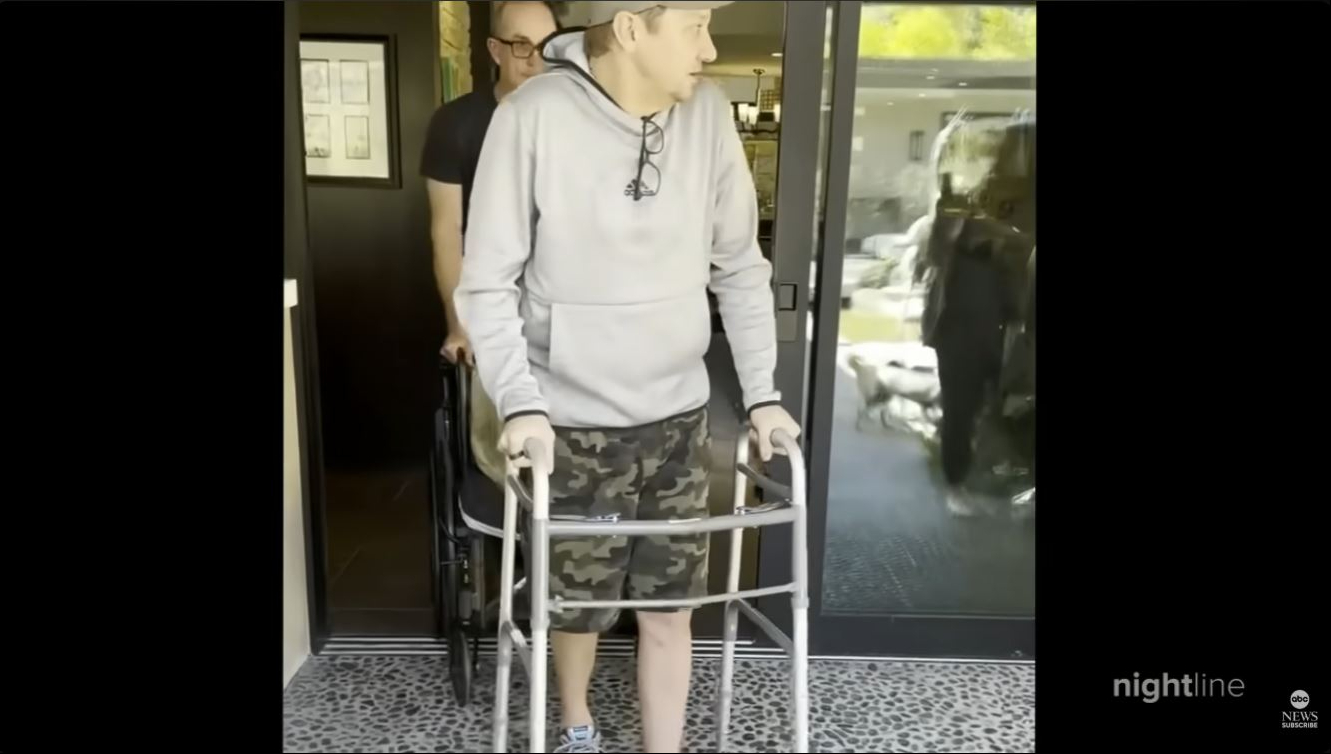 Jeremy Renner continued taking determined steps with the support of a walker as he progressed through his recovery from the devastating snowplow accident. | Source: YouTube/ABC News