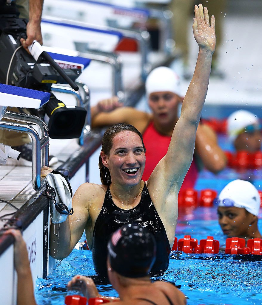 Camille Muffat de France célèbre après avoir remporté l'or dans la finale du 400 m nage libre féminin le jour 2 des Jeux Olympiques de Londres 2012. | Photo : Getty Images Camille Muffat de France célèbre après avoir remporté l'or dans la finale du 400 m nage libre féminin le jour 2 des Jeux Olympiques de Londres 2012. | Photo : Getty Images