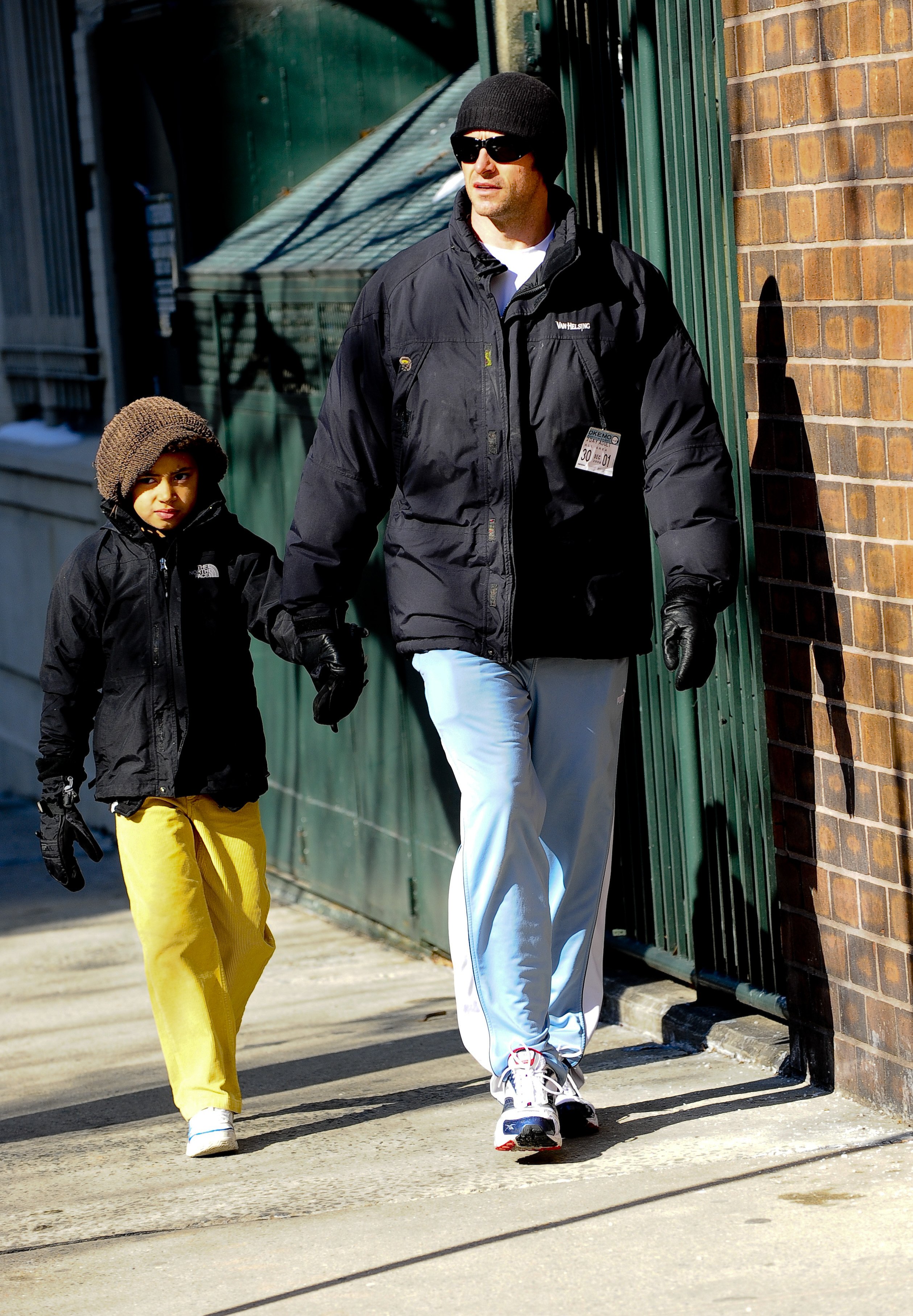 Hugh Jackman and Oscar Jackman in Manhattan on March 5, 2009 | Source: Getty Images 
