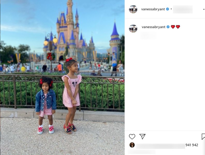 A photo of Capri and Bianka Bryant at Disney World Florida. | Photo: Instagram/Vanessabryant