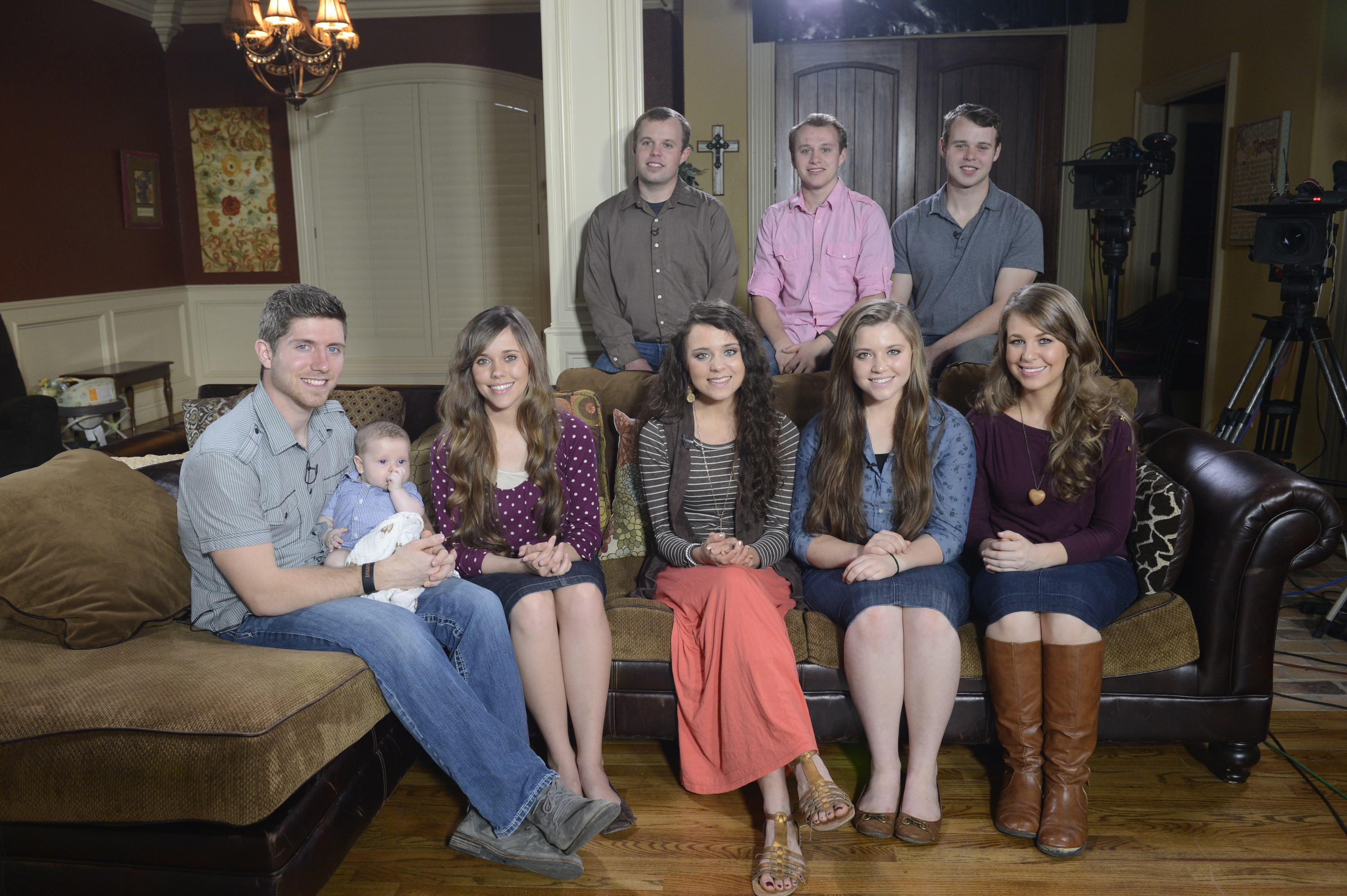Paula Faris sits down with several Duggar children at their Arkansas home for an exclusive interview airing on "Good Morning America" on March 14, 2016. | Source: Getty Images
