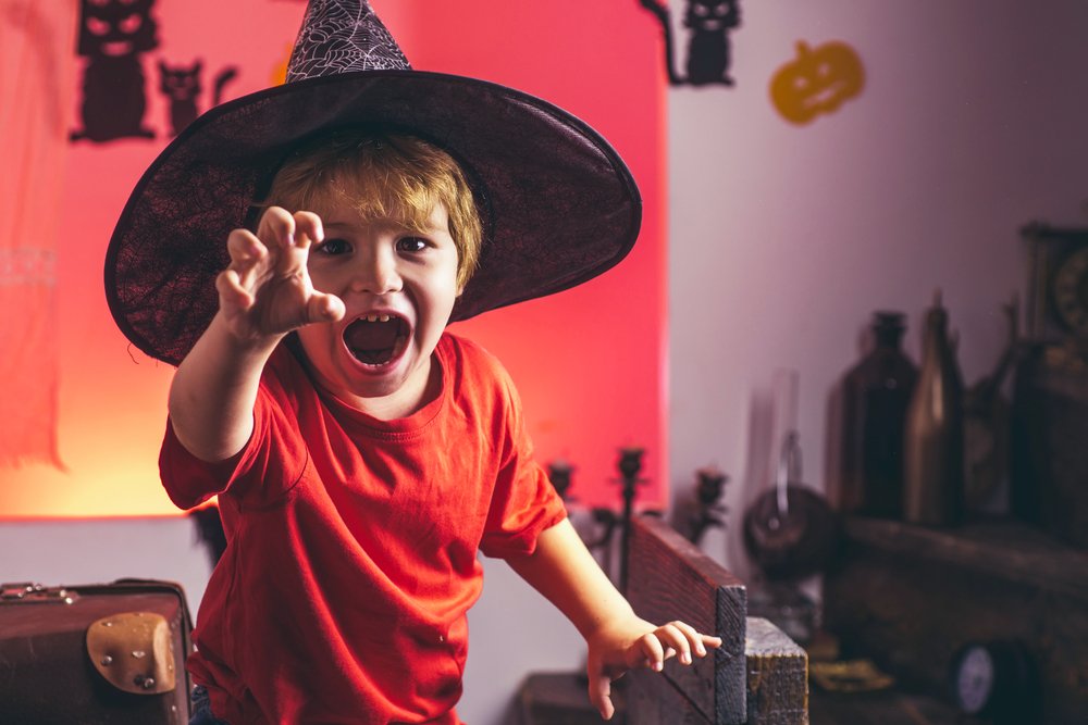 Niño usando un sombrero de mago en Halloween. | Foto: Shutterstock Niño usando un sombrero de mago en Halloween. | Foto: Shutterstock