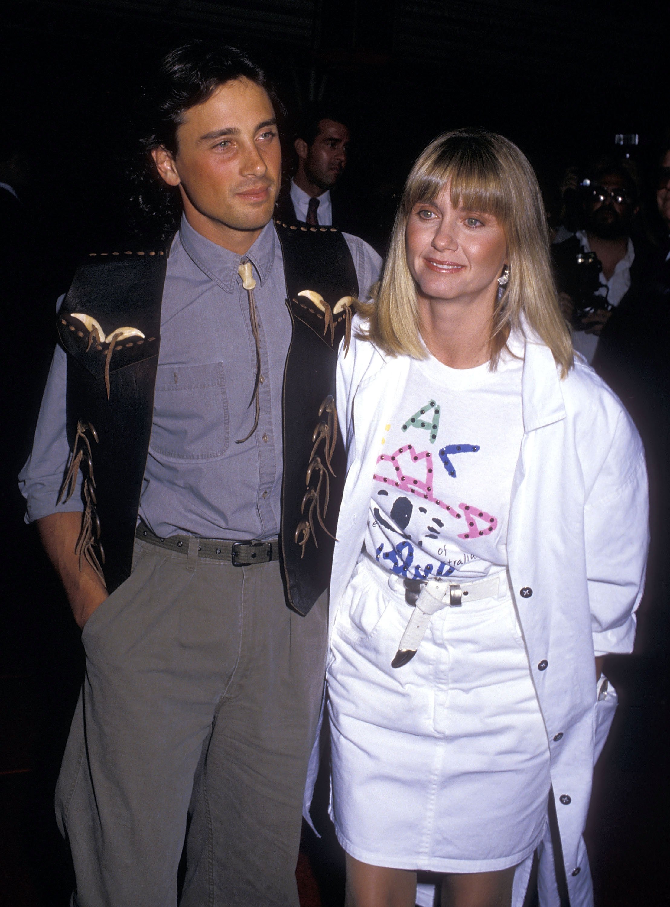 Singer Olivia Newton-John and husband Matt Lattanzi attend the "Crocodile Dundee II" Hollywood Premiere on May 22, 1988 at Mann's Chinese Theatre in Hollywood, California | Source: Getty Images