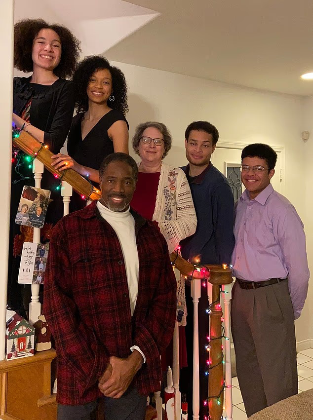 Cole Allen and family, photo from a post uploaded on April 26, 2026 | Source: X/KanekoaTheGreat