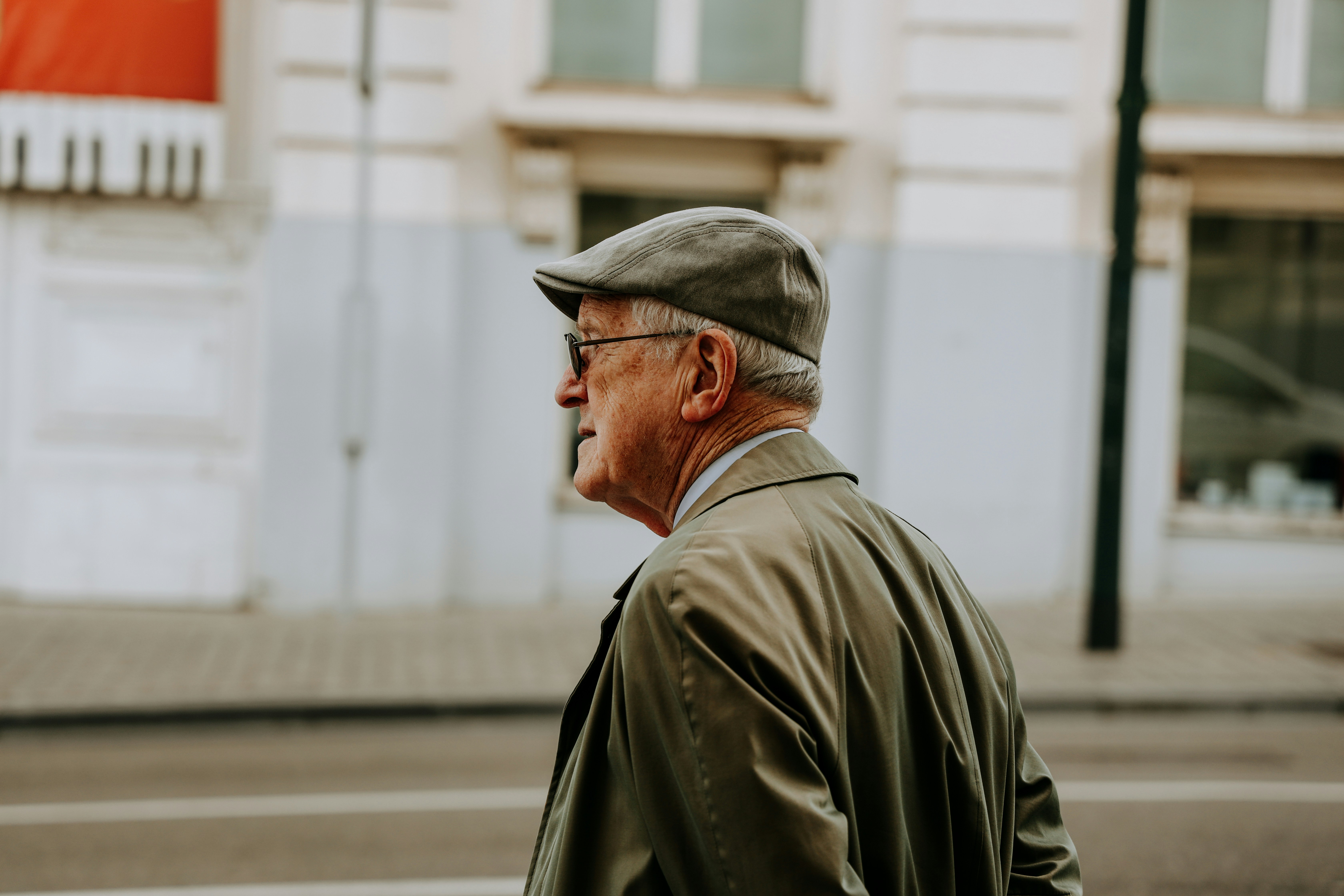 Elderly man walking down a street | Source: Unsplash