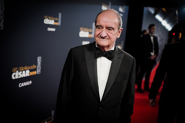 Pierre Lescure arrive à la cérémonie des César 2020 à la Salle Pleyel à Paris, France. | Photo : Getty Images.