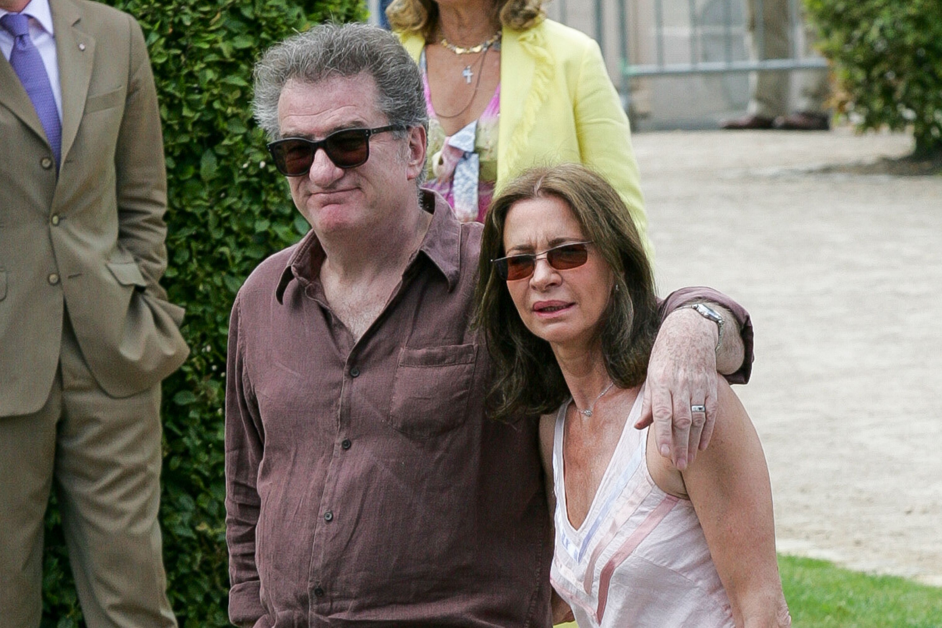 Eddy Mitchell et sa femme Muriel en 2005 à Marnes-la-Coquette. l Source : Getty Images