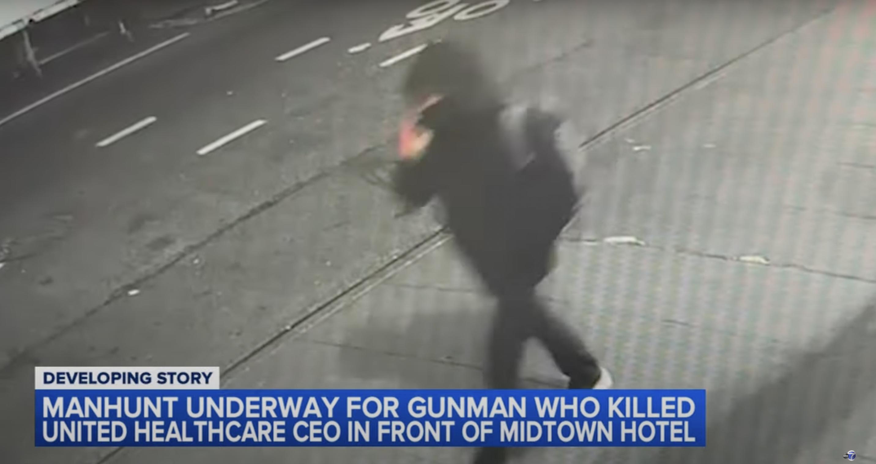 The suspect seen on surveillance cameras | Source: YouTube/Eyewitness News ABC7NY