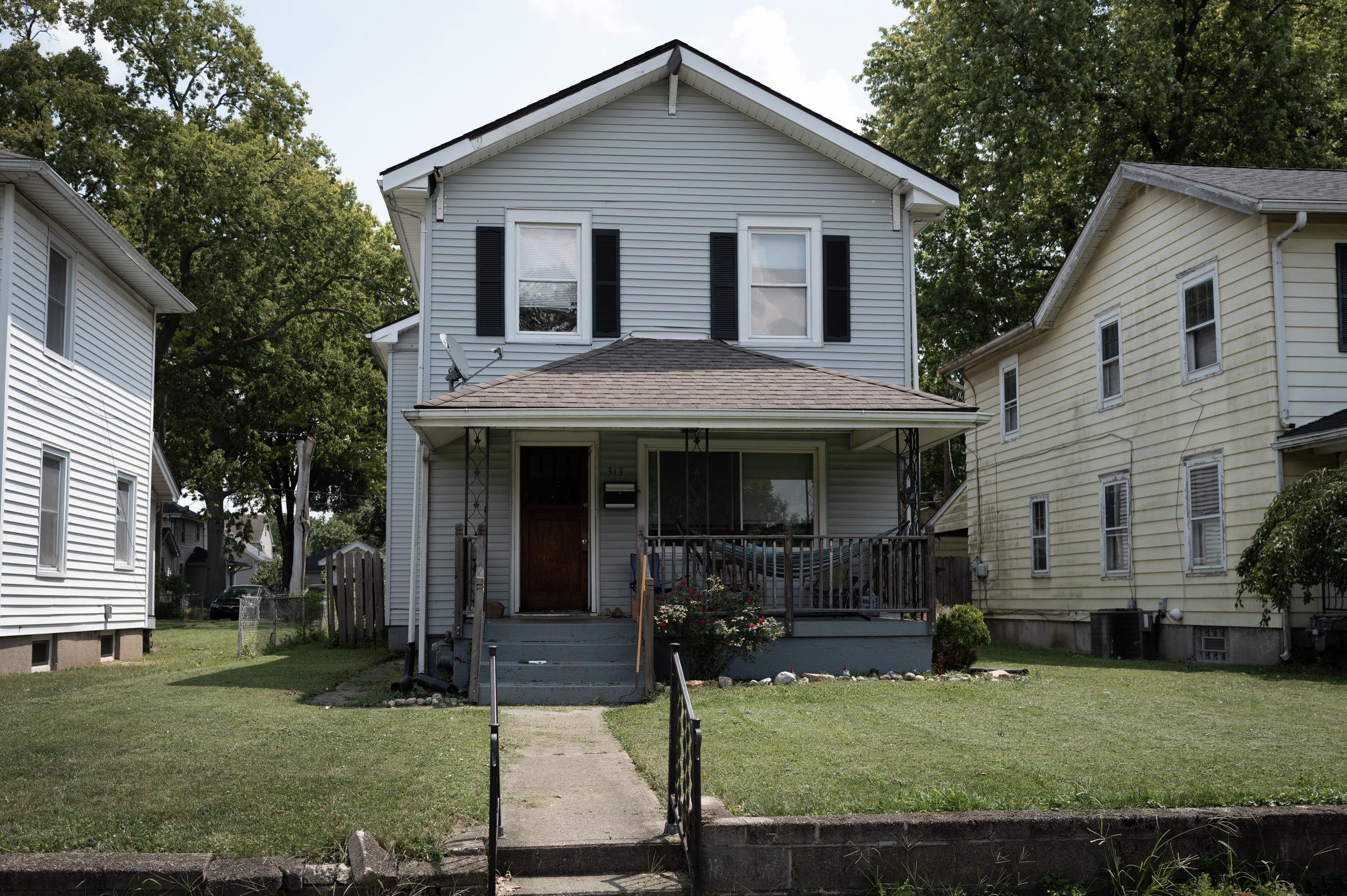 Vance has said frequent moves made him wonder whether he would still be living at the same address months later. His Middletown upbringing was shaped by financial hardship, addiction, and family instability. | Source: Getty Images