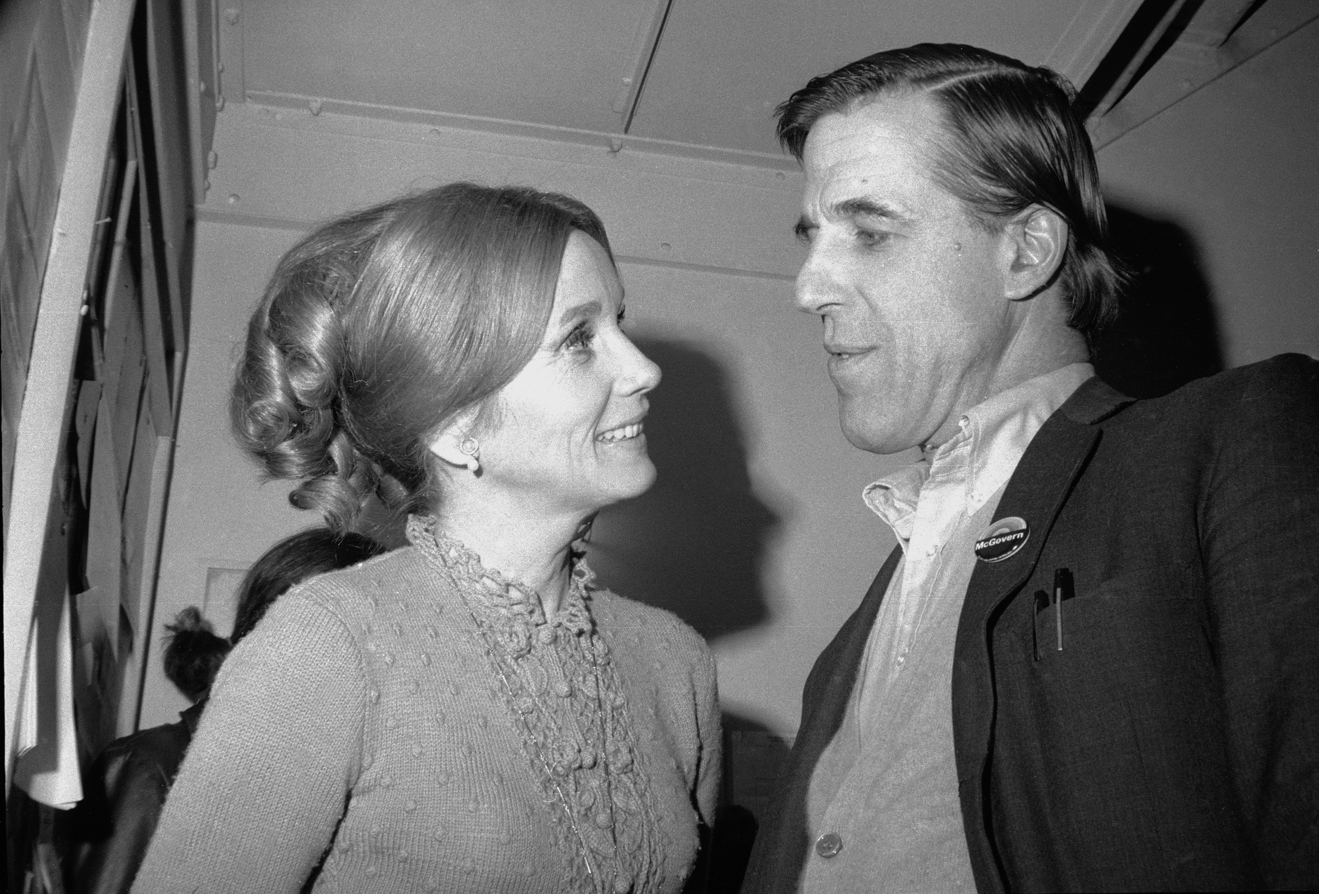 Eva Marie Saint and Fred Gwynne (1926 - 1993) talk together in the early 1970s. I Source: Getty Images