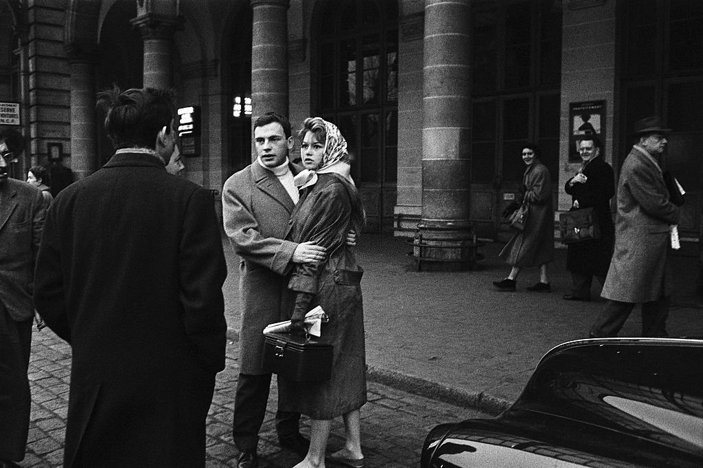 Brigitte Bardot et Jean-Louis Trintignant. Paris - novembre 1955. | Photo : Getty Images