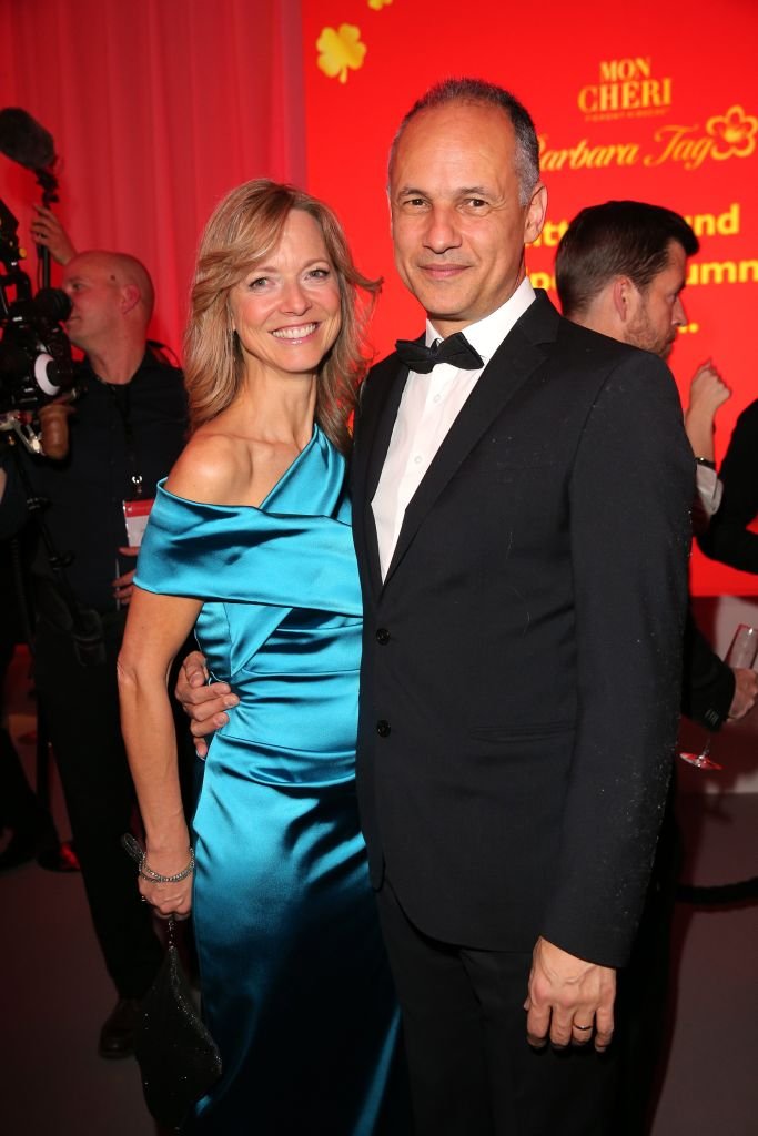 Nicole Noevers und ihr Ehemann Karim während des "Mon Cheri Barbara Tag" bei Postpalast am 30. November 2017 in München, Deutschland. (Foto von Gisela Schober) Quelle: Getty Images für Mon Cheri