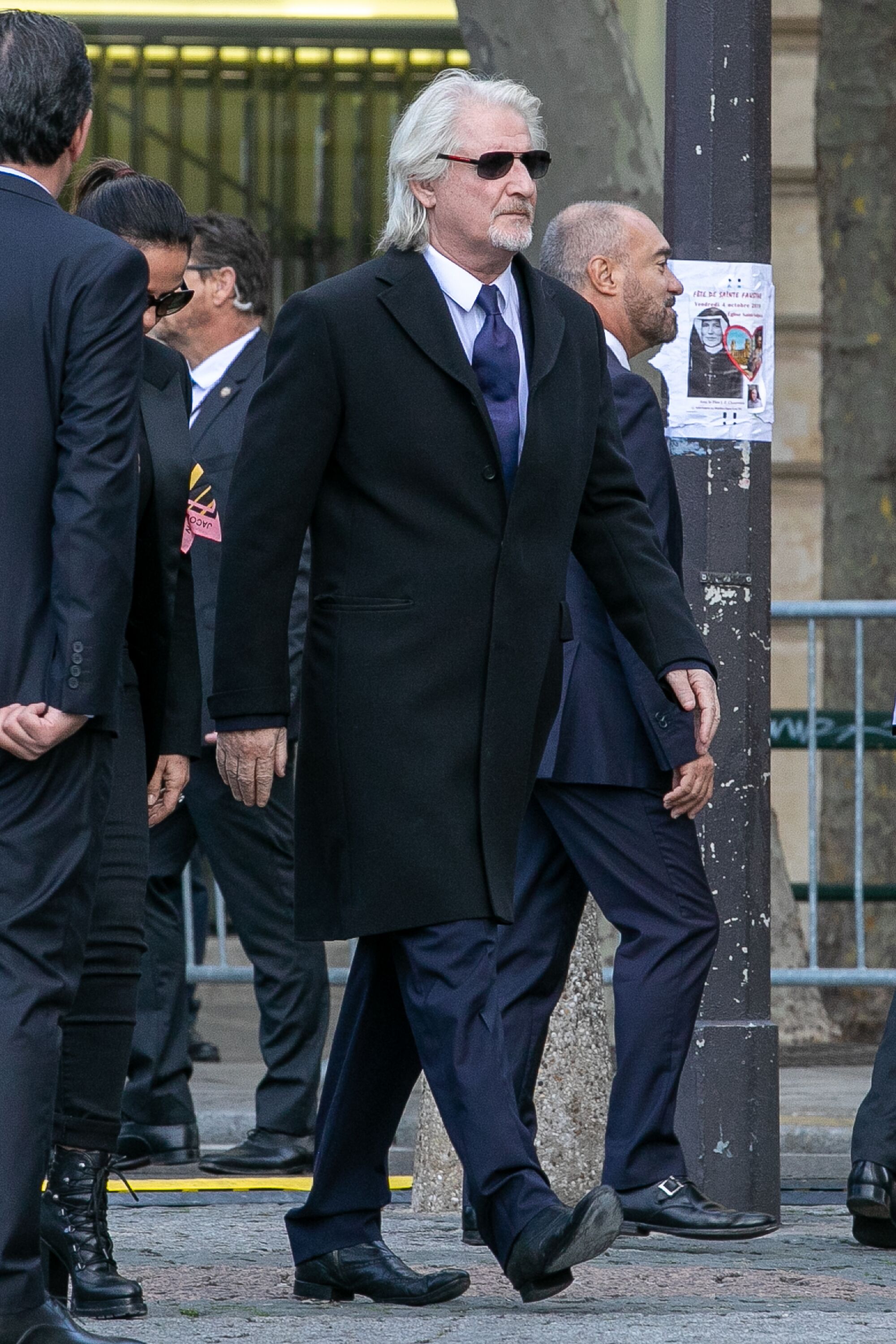 Patrick Sébastien assiste aux funérailles de l'ancien président français Jacques Chirac à l'église Saint-Sulpice à Paris, France. | Photo : Getty Images