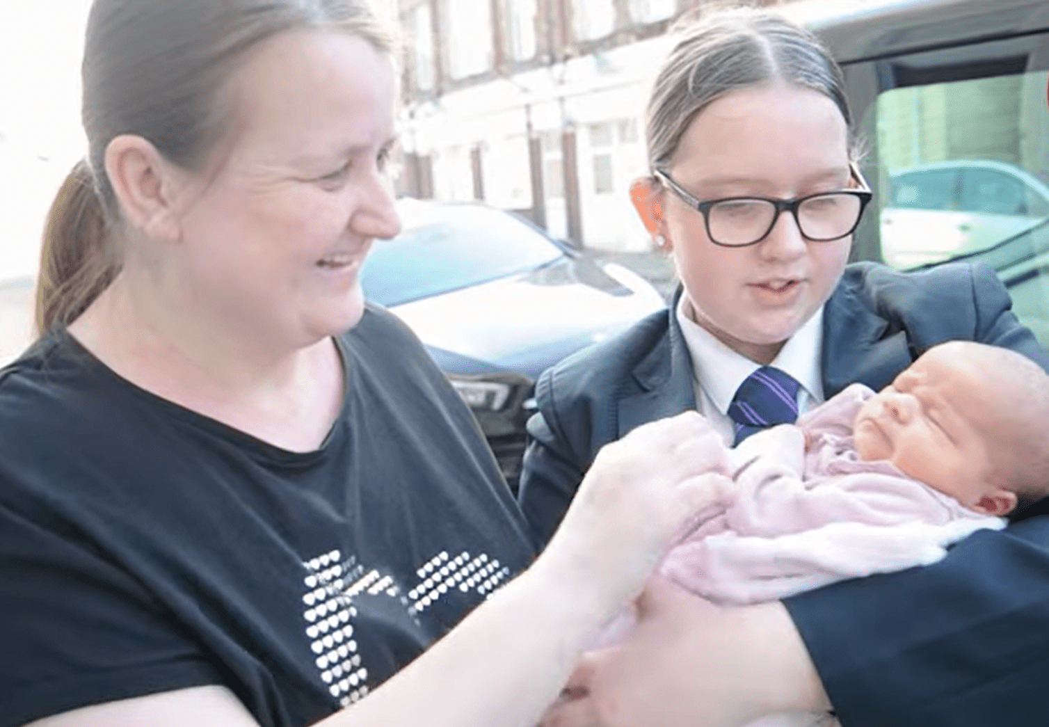 Nicola Thomas with Ellis Thomas who was holding her sister, Baylee-Rae in her arms. | Source: youtube.com/Wales Online