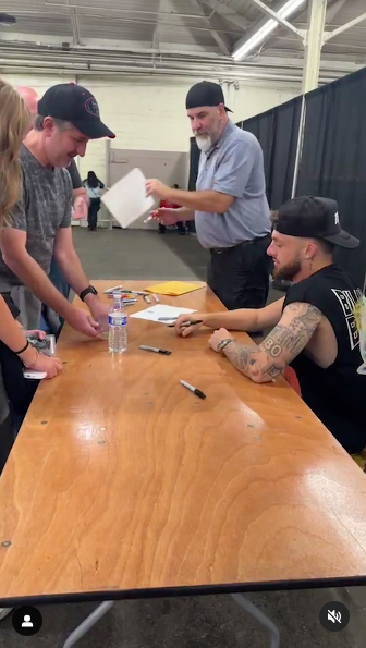 Ricky Pearsall interacting with fans while signing autographs for them, posted on September 1, 2024 | Source: Instagram/49ers_tailgate and empiresportsusa1