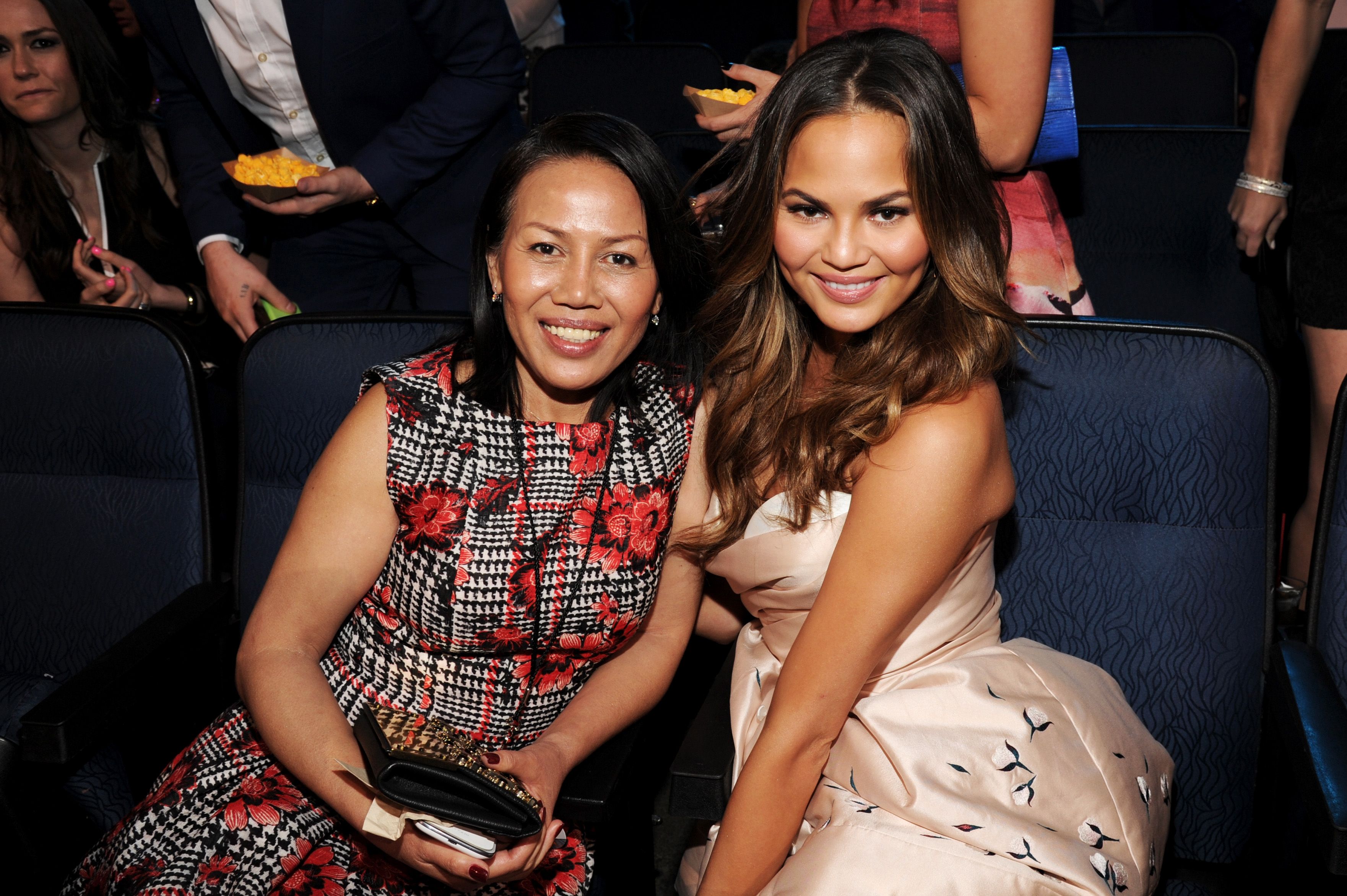 Chrissy Teigen and Vilailuck Teigen at the 2014 MTV Movie Awards in Los Angeles | Source: Getty Images