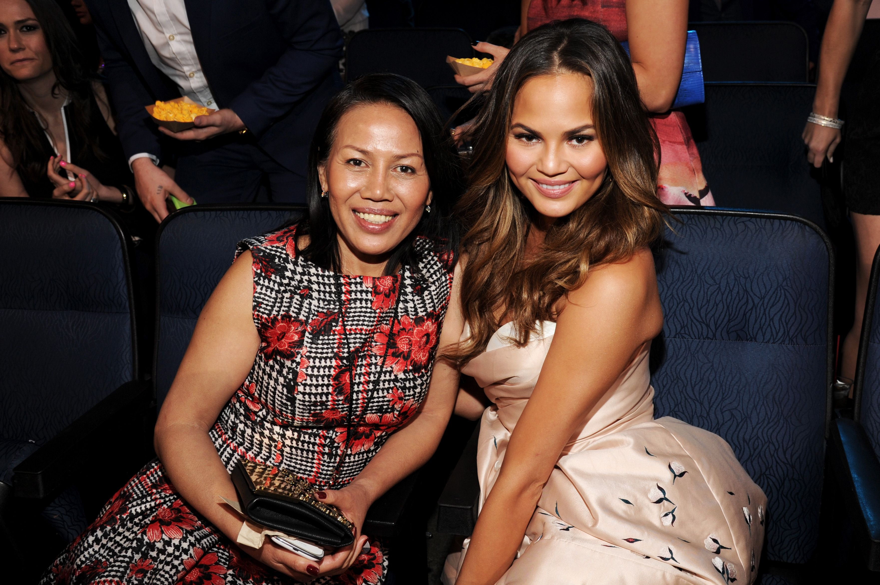 Chrissy Teigen and Vilailuck Teigen at the 2014 MTV Movie Awards in Los Angeles | Photo: Getty Images