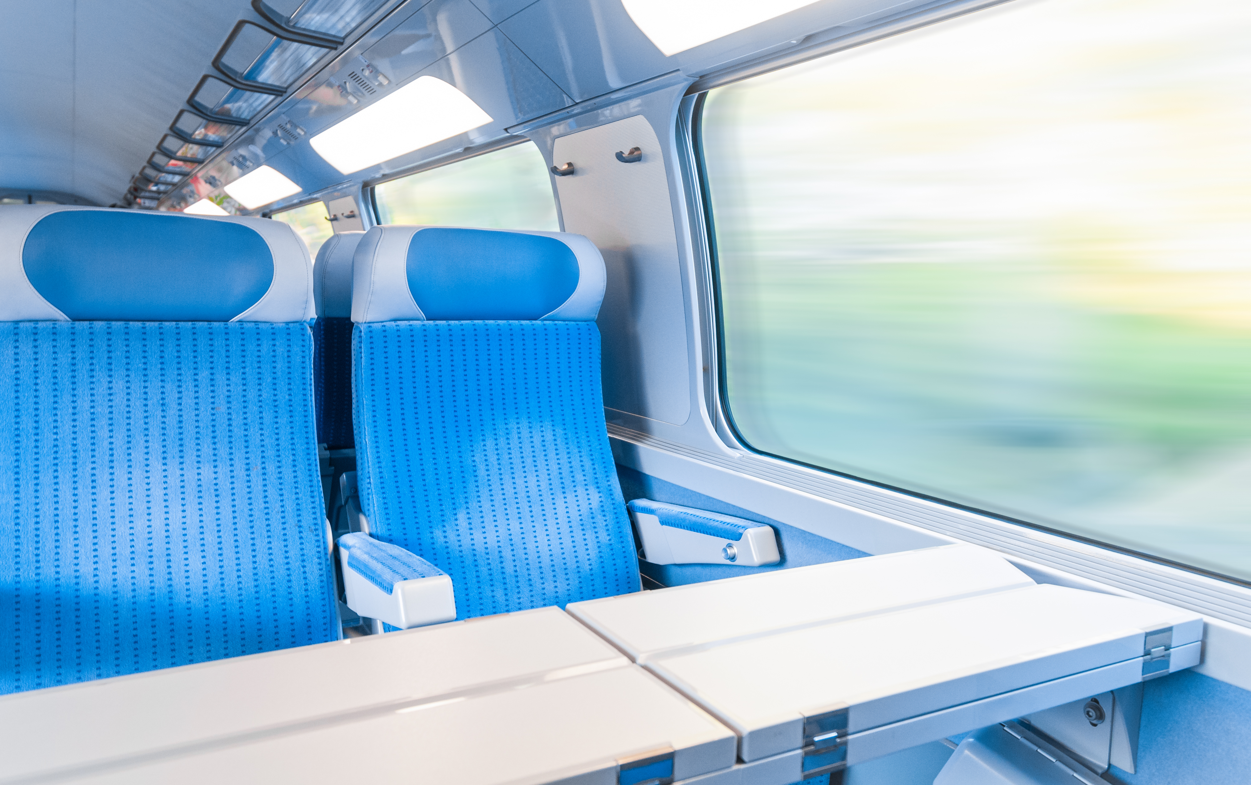 A window seat with a table on a train | Source: Shutterstock