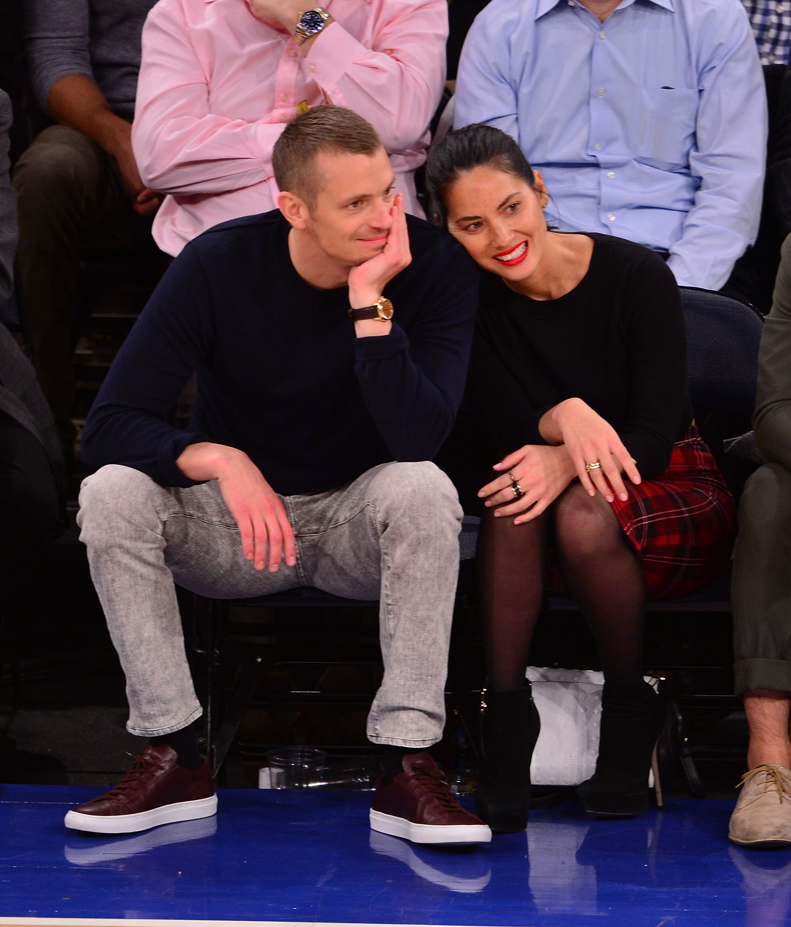 Joel Kinnaman and Olivia Munn attend the Sacramento Kings vs New York Knicks game at Madison Square Garden, on February 12, 2014, in New York City. | Source: Getty Images