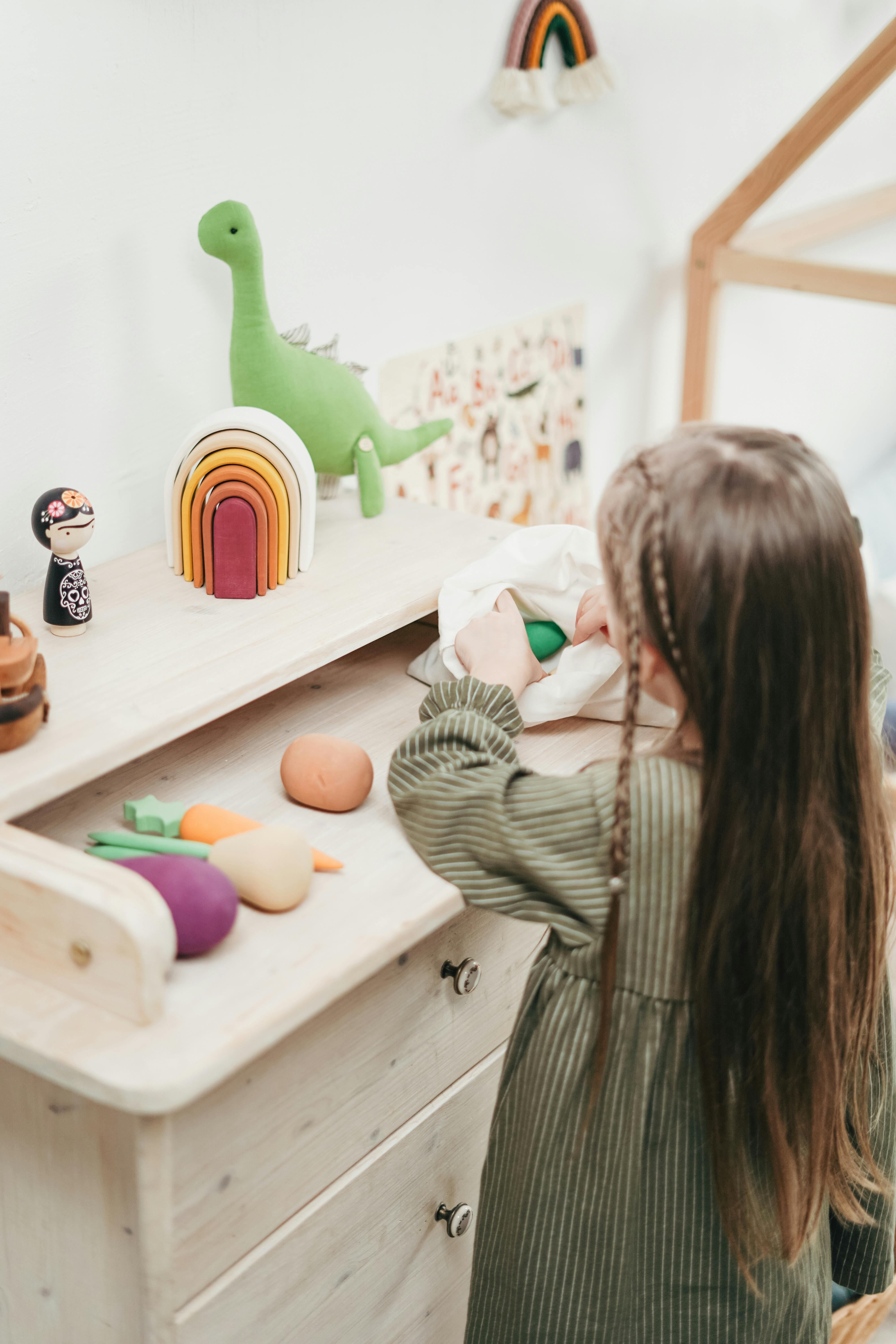 Girl playing with her toys | Source: Pexels