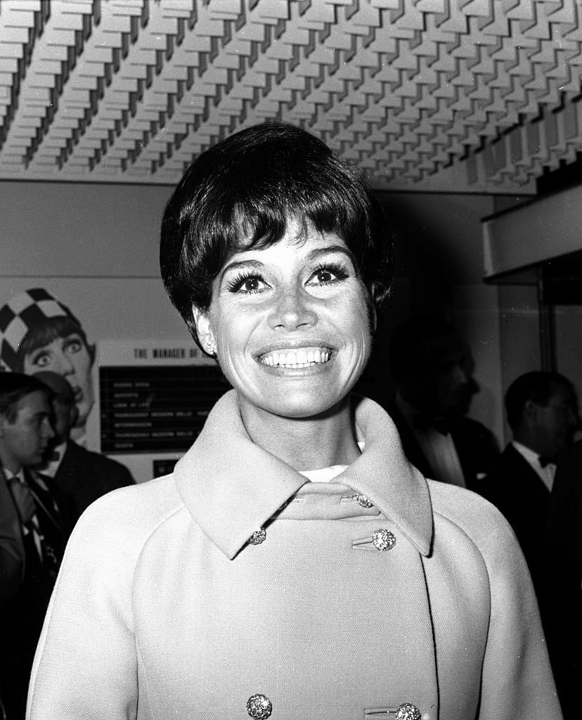 Mary Tyler Moore at the film premiere of "Thoroughly Modern Millie" on October 12, 1967. | Source: Daily Mirror/Mirrorpix/Getty Images