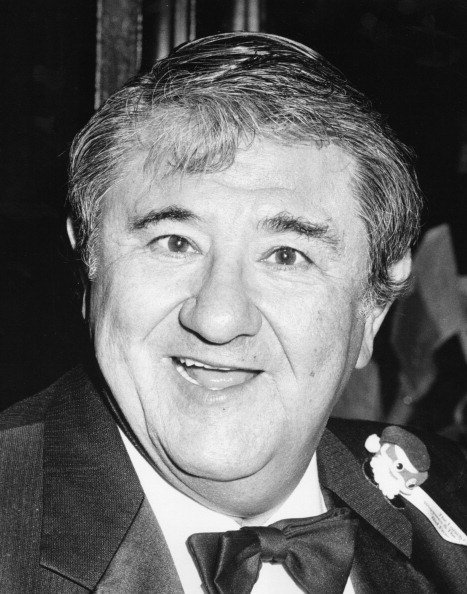 Buddy Hackett at The Scott Mewman Awards in 1983 at the Century Plaza Hotel in Century City, California. | Photo: Getty Images