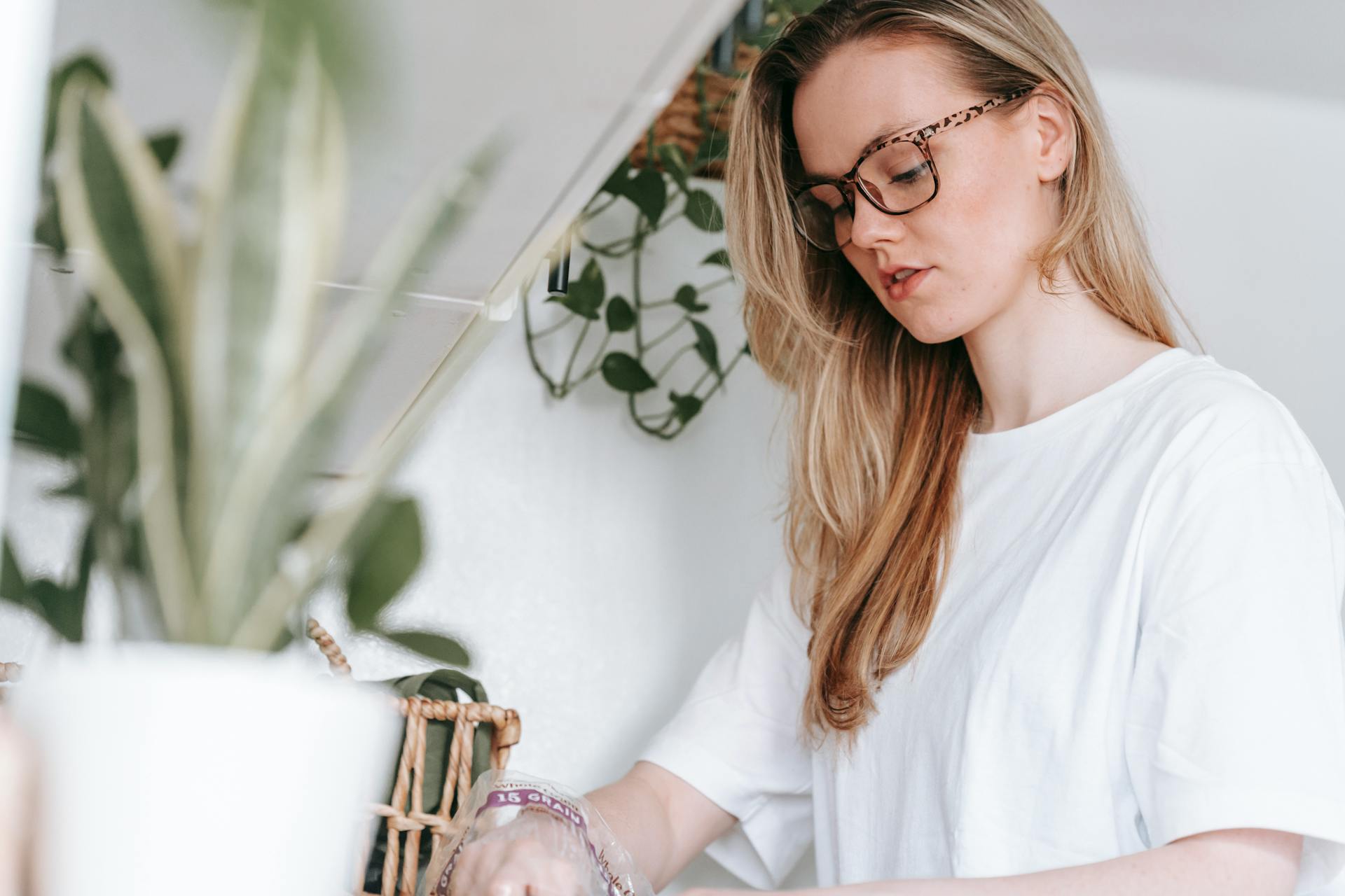 A woman with her hands in a plastic bag | Source: Pexels